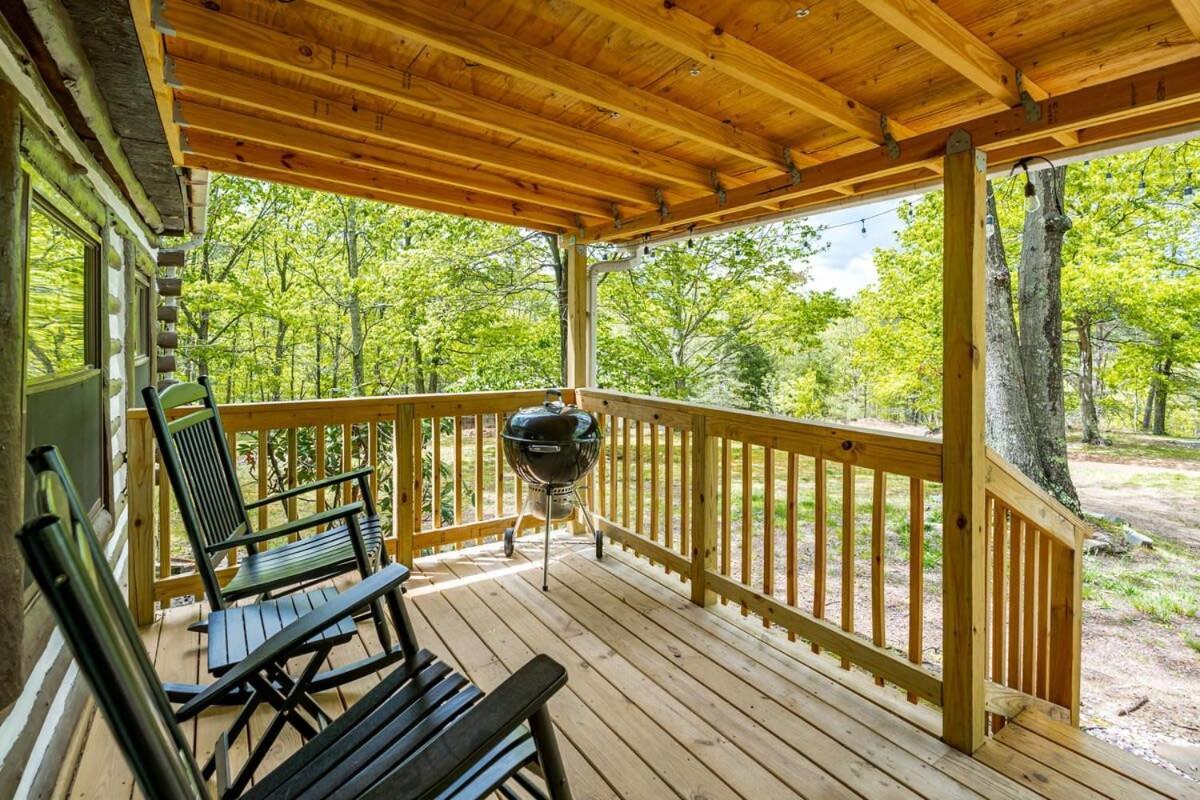 Modernized Log Cabin W Hot Tub Fire Pit & Views Беркли-Спрингс Экстерьер фото