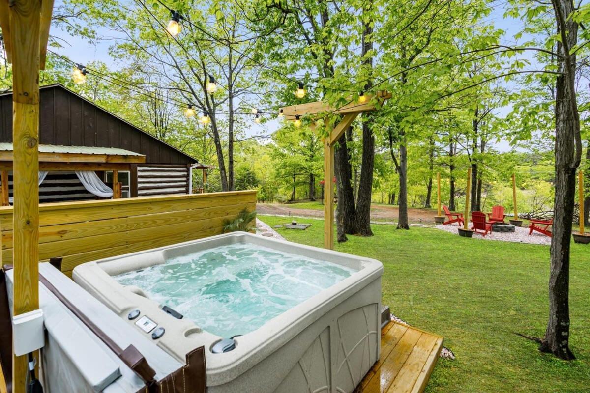 Modernized Log Cabin W Hot Tub Fire Pit & Views Беркли-Спрингс Экстерьер фото