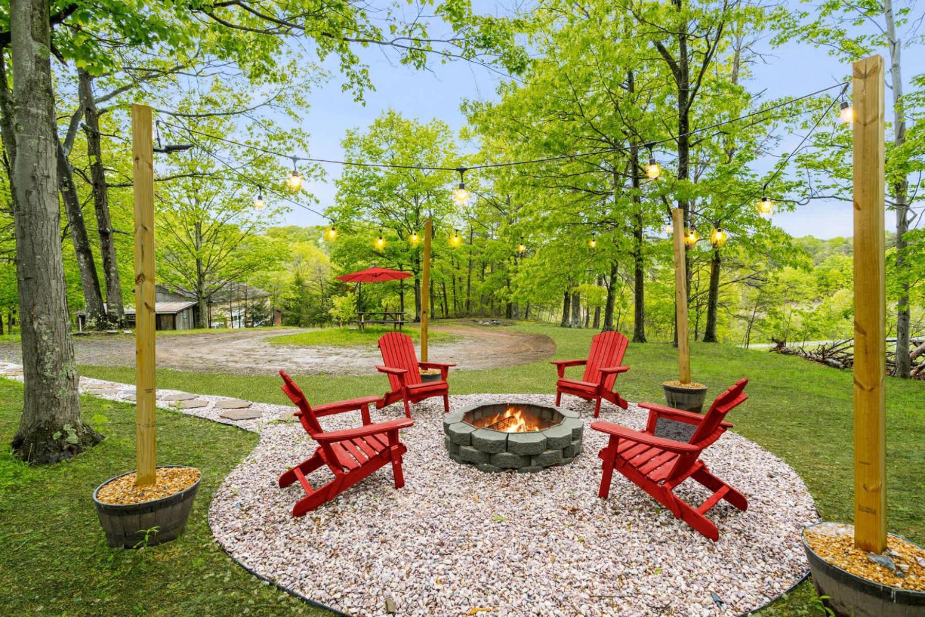 Modernized Log Cabin W Hot Tub Fire Pit & Views Беркли-Спрингс Экстерьер фото