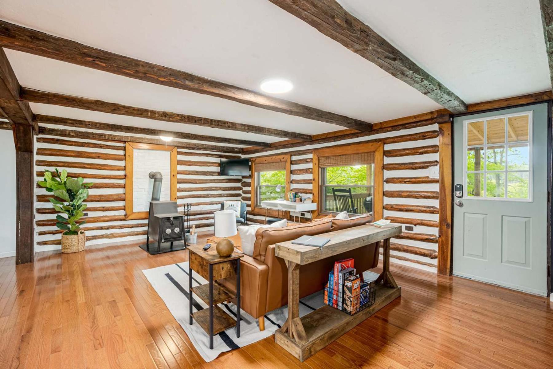 Modernized Log Cabin W Hot Tub Fire Pit & Views Беркли-Спрингс Экстерьер фото